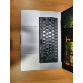 Apple MacBook Pro M1 16" reac